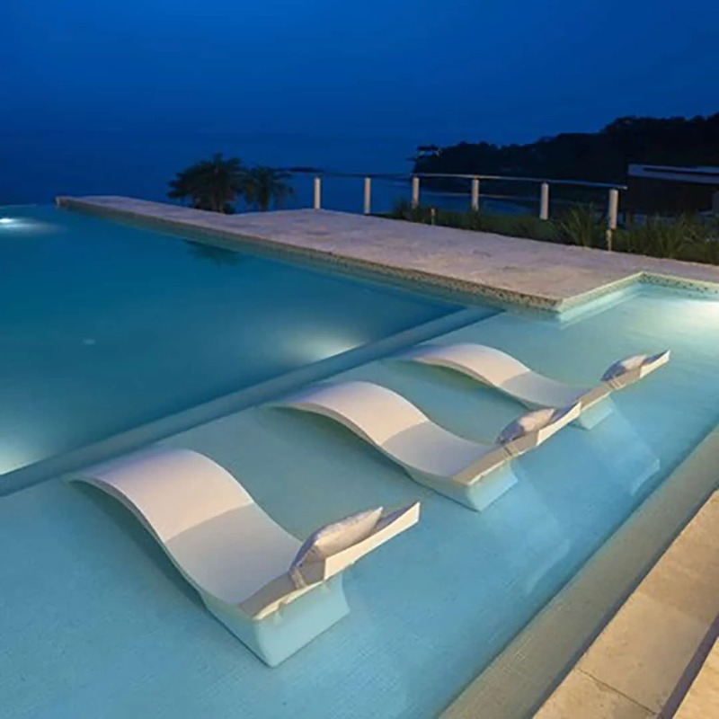 Outdoor Furniture Spain - เก้าอี้อาบแดดไฟเบอร์กลาส FRP ดีไซน์สเปน สีขาว สำหรับวางริมสระน้ำ เก้าอี้อาบแดดสำหรับสวน